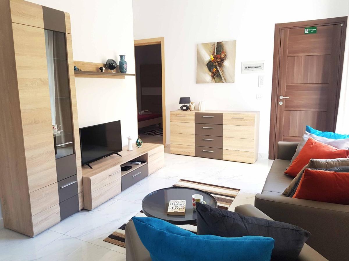 Ac1- Prime Location 3 Bedroom Apt In St.Julian'S San Ġiljan Buitenkant foto