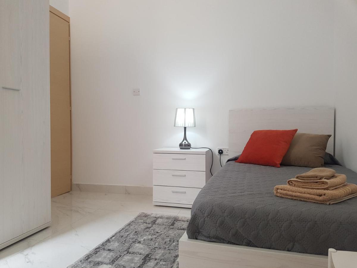 Ac1- Prime Location 3 Bedroom Apt In St.Julian'S San Ġiljan Buitenkant foto