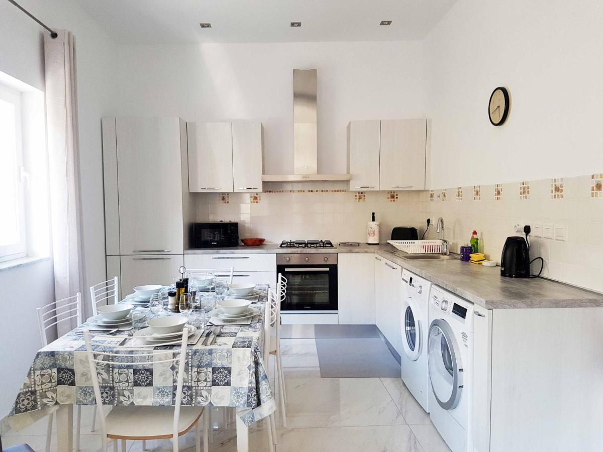 Ac1- Prime Location 3 Bedroom Apt In St.Julian'S San Ġiljan Buitenkant foto