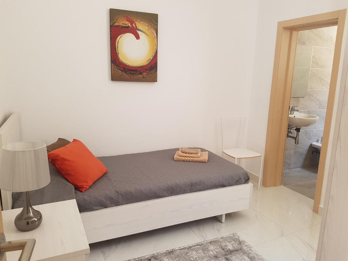 Ac1- Prime Location 3 Bedroom Apt In St.Julian'S San Ġiljan Buitenkant foto